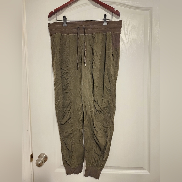 Lululemon Studio Joggers - Picture 1 of 1